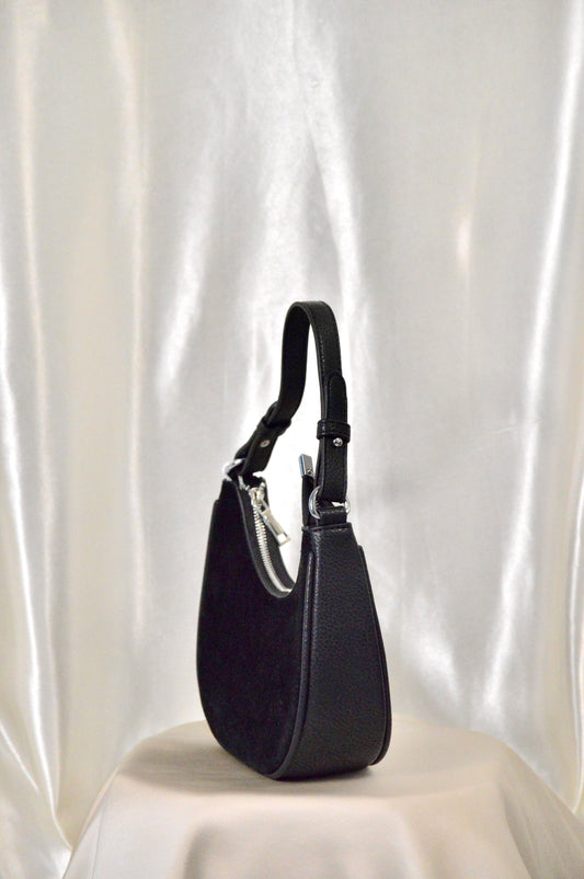 Velvet touch in black