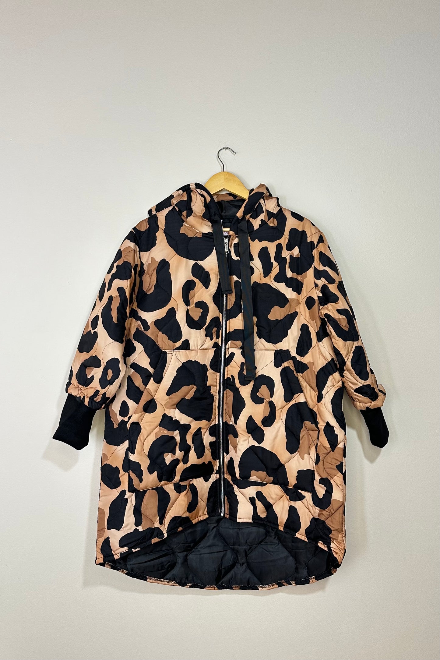 Leopard lovers puffer jacket