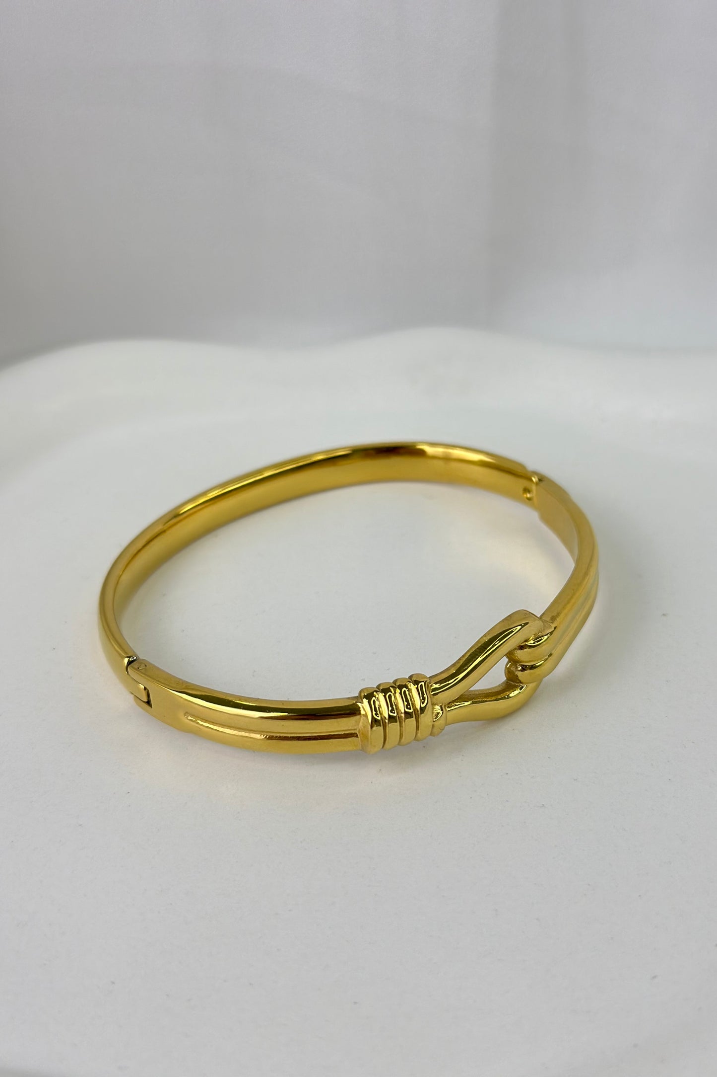 Bond cuff