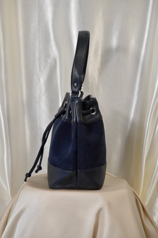 Bucket suede in navy
