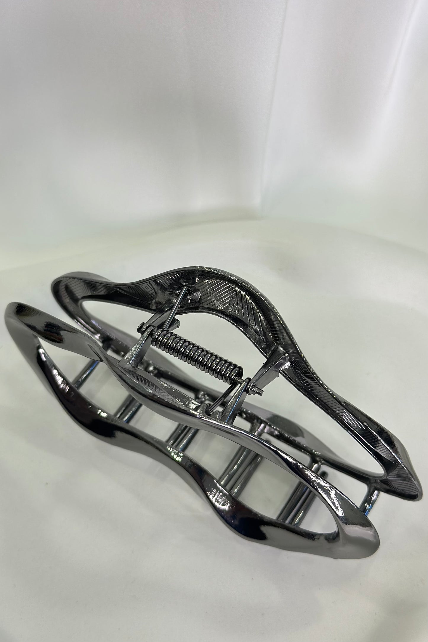 Liquid Graphite Ανθρακί Μεταλλικό Κλάμερ Μαλλιών