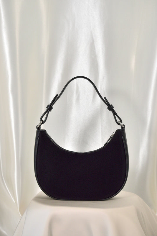 Velvet touch in black