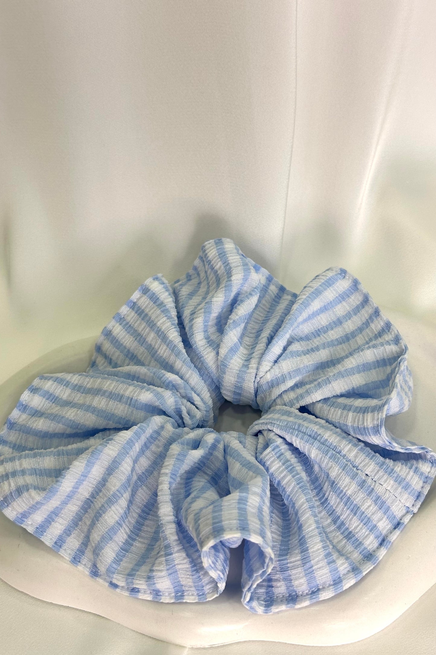 Oversized Ριγέ Scrunchie – Γαλάζιο / Λευκό